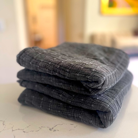 Set of Two Tahari Home Charcoal King Quilted Pillow Shams - Picture 1 of 6